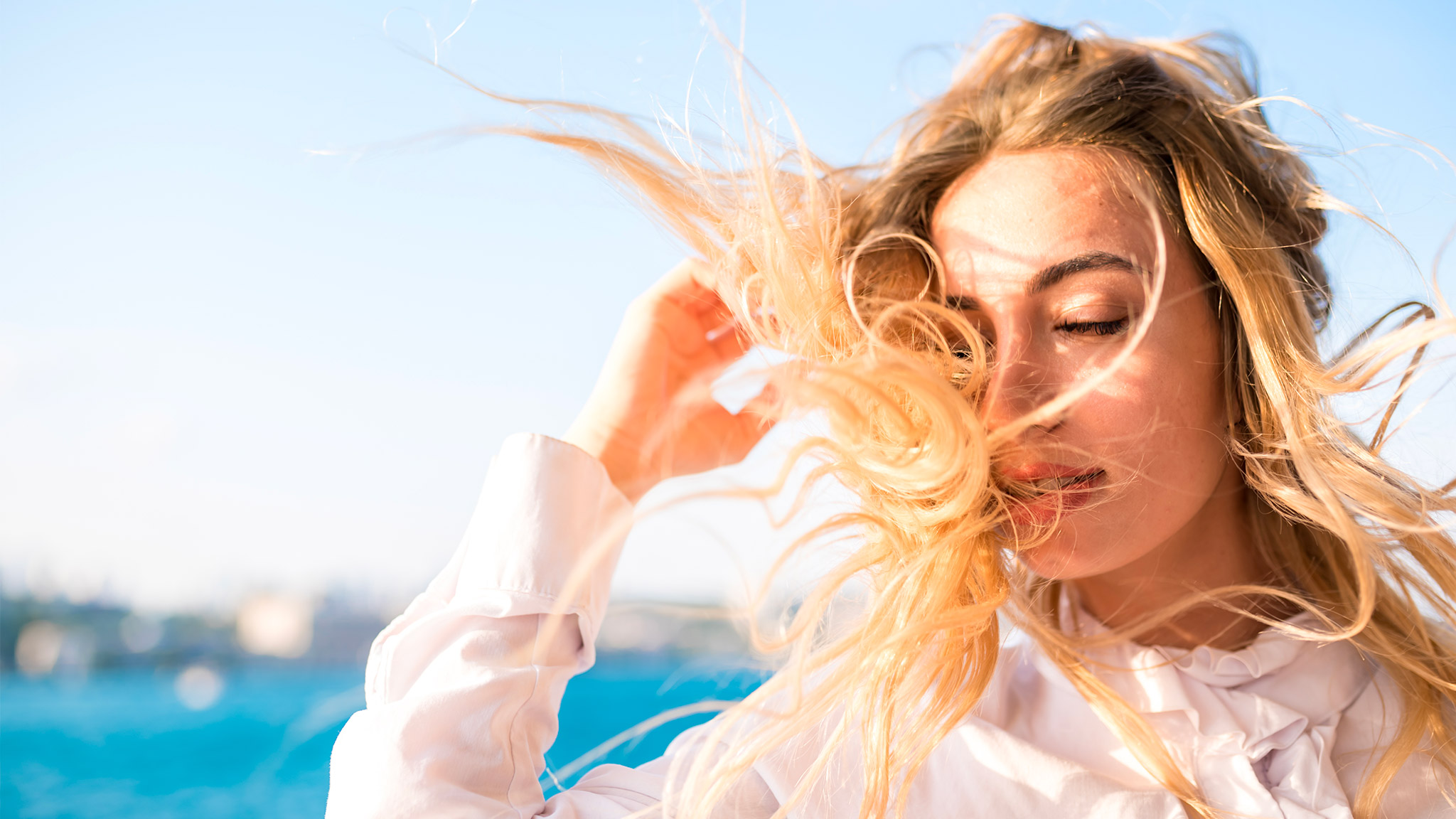 Capelli che si annodano al mare: le migliori spazzole districanti che non te li spezzano